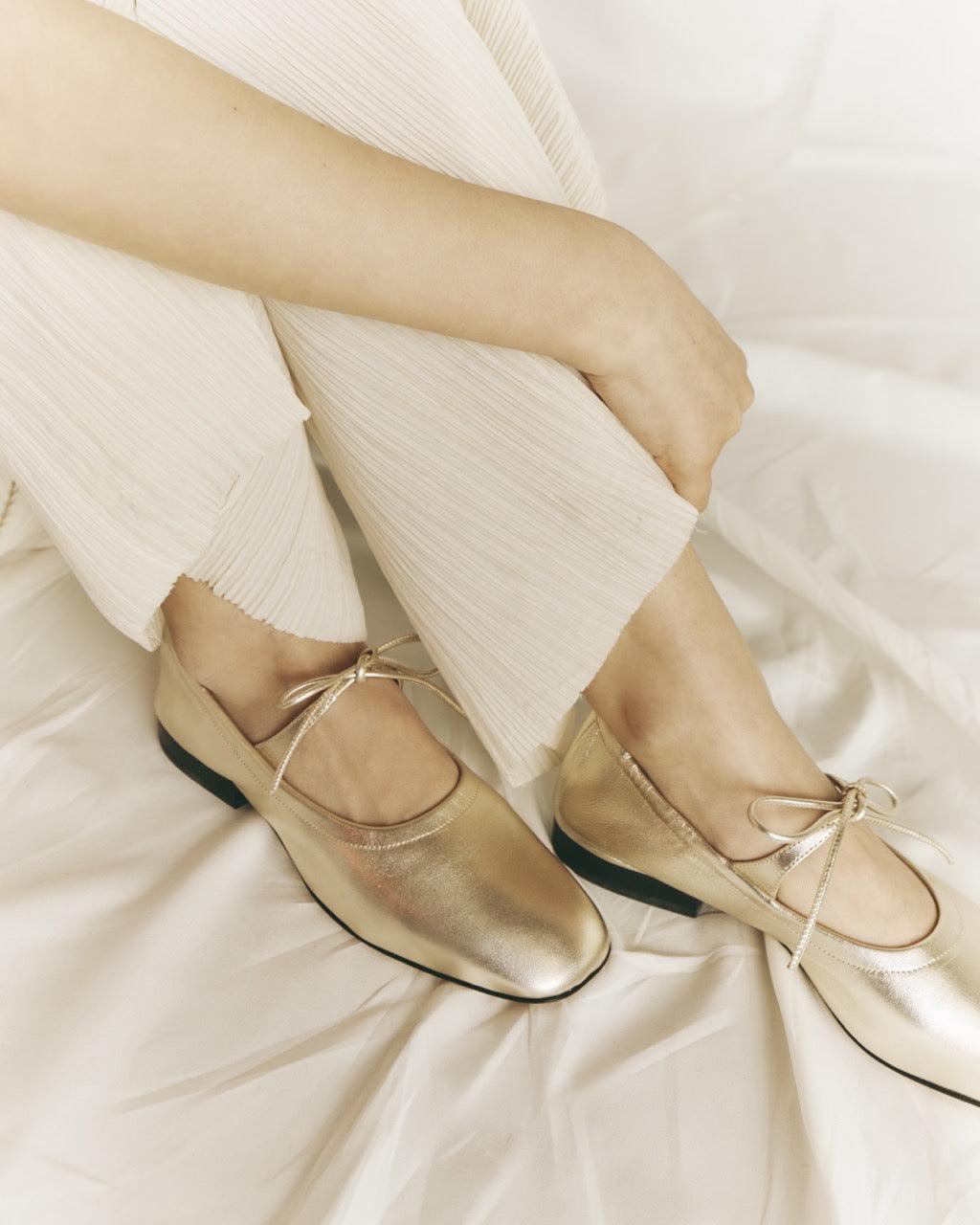 Refined gold Mary Jane ballet flats with elegant bow