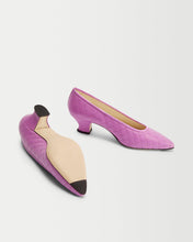 Load image into Gallery viewer, Bottom and inside view of Yuni Buffa Roma Pump shoe in Peony Pink. Comfortable artisanal crafted designer high-heels made  in Italy with Italian Lamb Nappa leather.