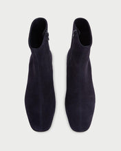 Load image into Gallery viewer, Minimalist italian suede boot