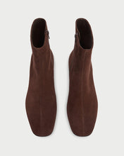 Load image into Gallery viewer, Minimalist brown italian suede boot
