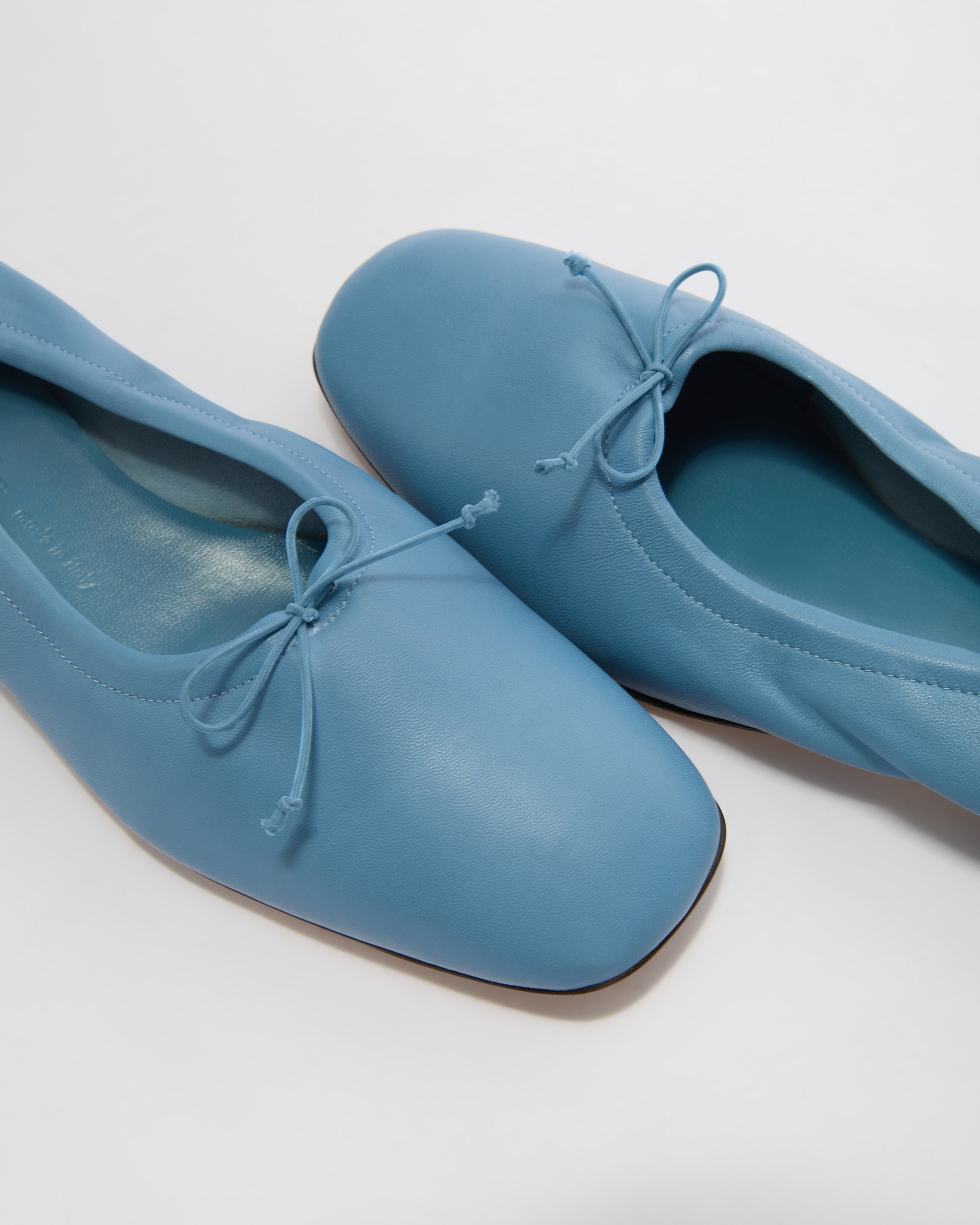 Yuni Buffa Pia Ballerina Bermuda Blue Editorial