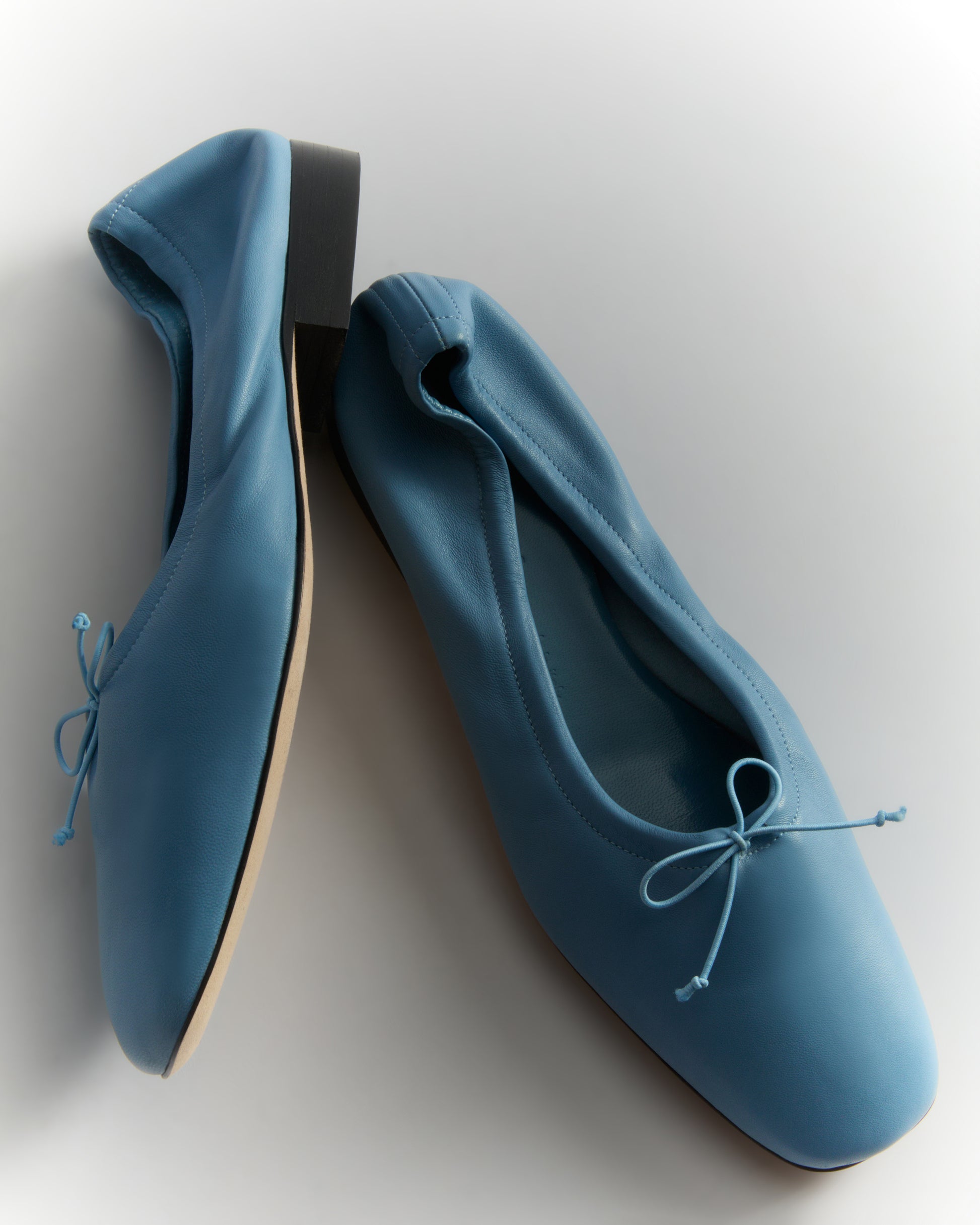 Yuni Buffa Pia Ballerina Bermuda Blue Editorial2