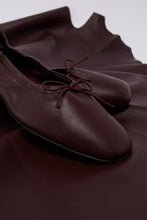 Load image into Gallery viewer, Detailed side view of Yuni Buffa Pia Ballet flat designer shoes in Burgundy. Luxury hand crafted square toe ballet flats made in Italy with Italian soft Lamb Nappa leather.