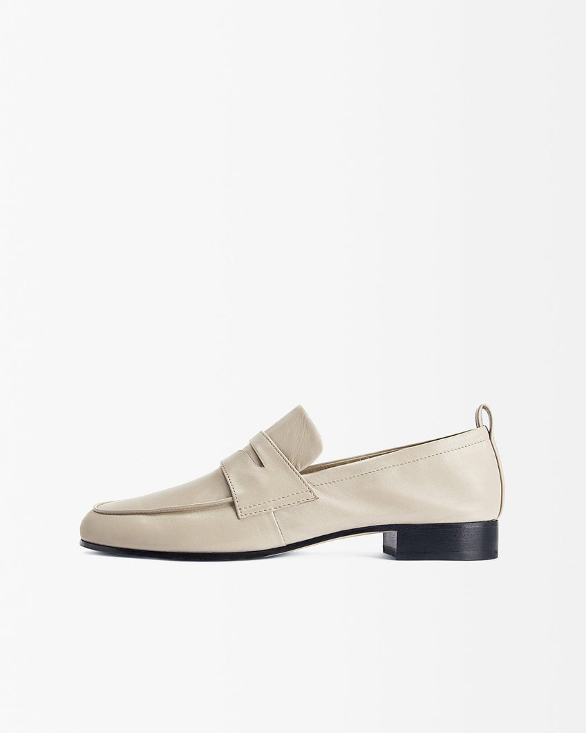 Side view of Yuni Buffa Fez Penny Loafer in Ecru Beige leather. Artisanal crafted women designer loafer shoe made in Italy with Italian Lamb Nappa leather.
