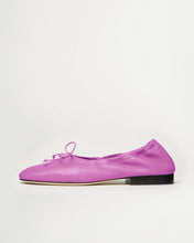 Load image into Gallery viewer, Side view of Yuni Buffa Pia Ballet flat designer shoes in Peony Pink. Luxury hand crafted square toe ballet flats made in Italy with Italian soft Lamb Nappa leather.