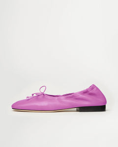 Side view of Yuni Buffa Pia Ballet flat designer shoes in Peony Pink. Luxury hand crafted square toe ballet flats made in Italy with Italian soft Lamb Nappa leather.