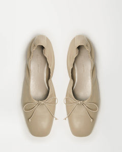 Top view of Yuni Buffa Pia Ballet flat designer shoe in Sahara Grayish Nude. Luxury hand crafted square toe ballet flats made in Italy with Italian soft Lamb Nappa leather.