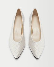 Load image into Gallery viewer, Top view of Yuni Buffa Roma Pump shoe in Cloud white color made in Italy with soft quilted Italian Lamb Nappa leather