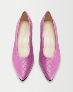 Top view of Yuni Buffa Roma Pump shoe in Peony pink color made in Italy with soft quilted Italian Lamb Nappa leather